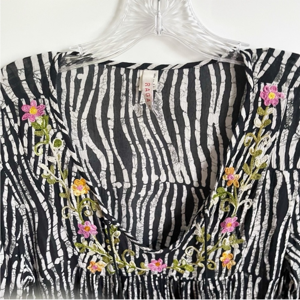Raga Anthropologie tunic top black white zebra print stripes embroidery floral - Picture 6 of 9